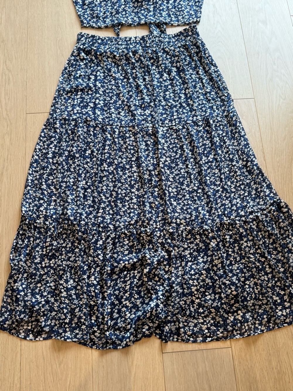 Floral Two Piece Set XL 🌿 Tie Front Top + Flowy Maxi Skirt - Picture 6 of 10